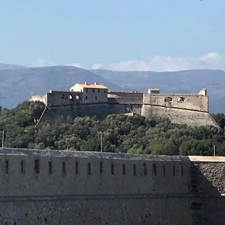 Vieil Antibes, Ravissant 2p Avec Petite Terrasse * Αντίμπ