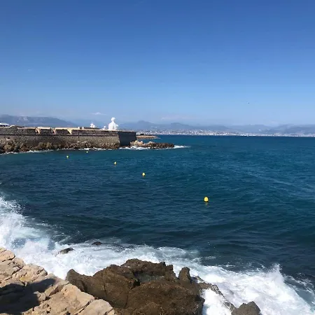 Vieil Antibes, Ravissant 2p Avec Petite Terrasse Αντίμπ