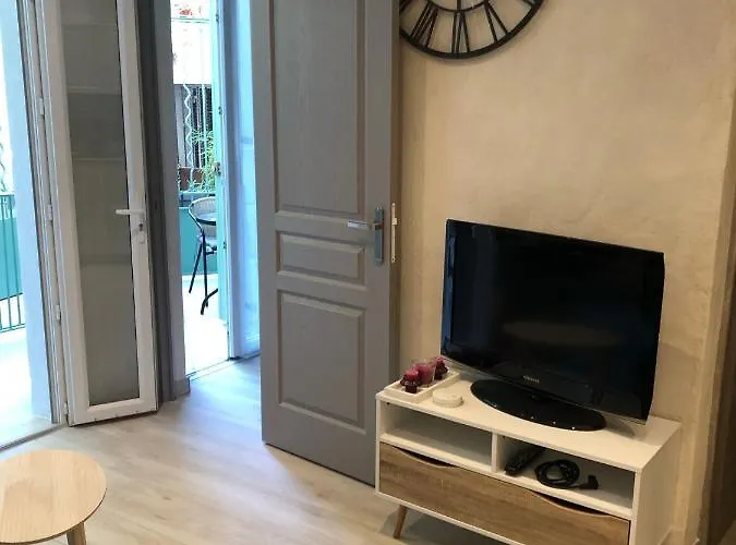 Vieil Antibes, Ravissant 2p Avec Petite Terrasse *