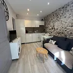 Vieil Antibes, Ravissant 2p Avec Petite Terrasse Daire *