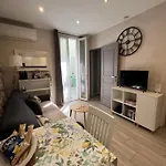 Vieil Antibes, Ravissant 2p Avec Petite Terrasse Daire *