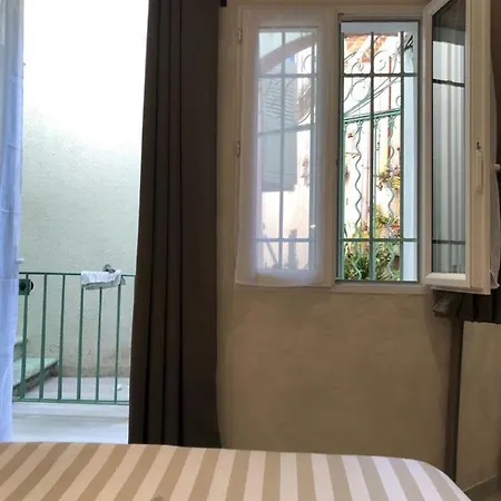 Vieil Antibes, Ravissant 2p Avec Petite Terrasse 앙티브
