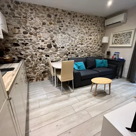 Vieil Antibes, Ravissant 2p Avec Petite Terrasse Daire