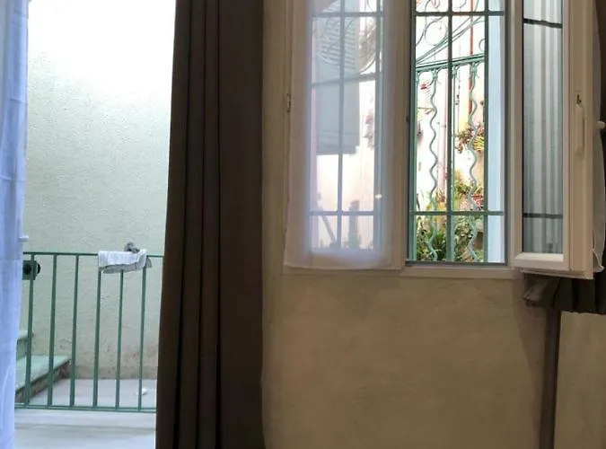 Vieil Antibes, Ravissant 2p Avec Petite Terrasse Antibes