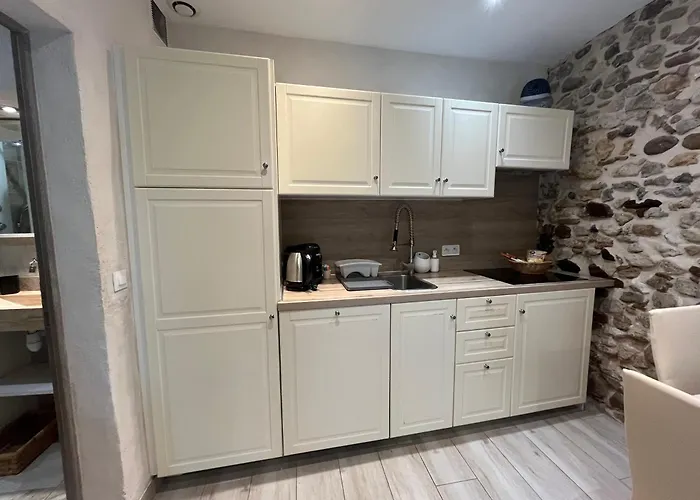 Vieil Antibes, Ravissant 2p Avec Petite Terrasse